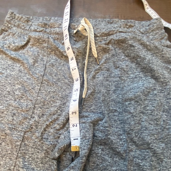 Vuori Halo Wide leg grey lounge pants - Picture 5 of 12